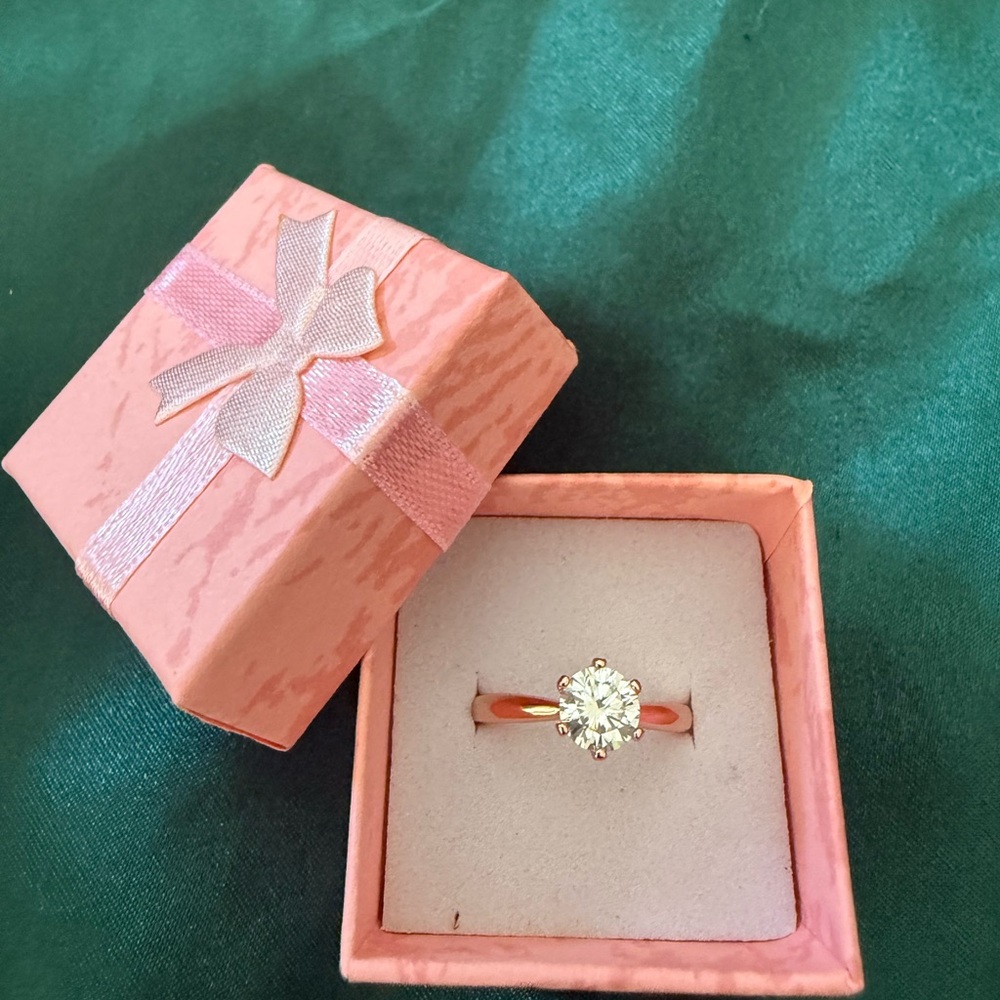 Brand New Elegant Rose Gold S925 Silver Ring with 1CT Moissanite Size 7